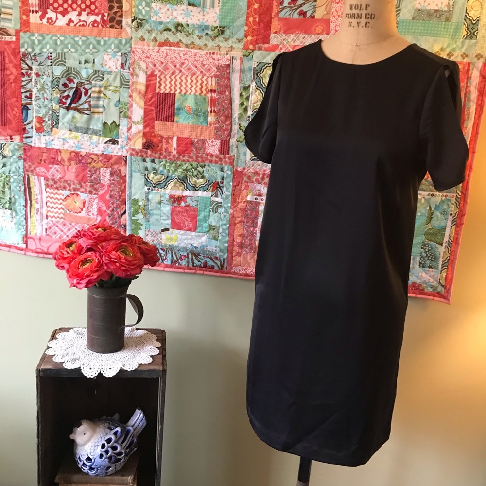 H&M Sheath Cold Shoulder Dress